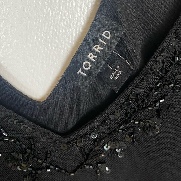 Torrid Mesh Sequin Trim Short Sleeves Top Size 1X Black V-Neck Party Cocktail - Picture 10 of 11